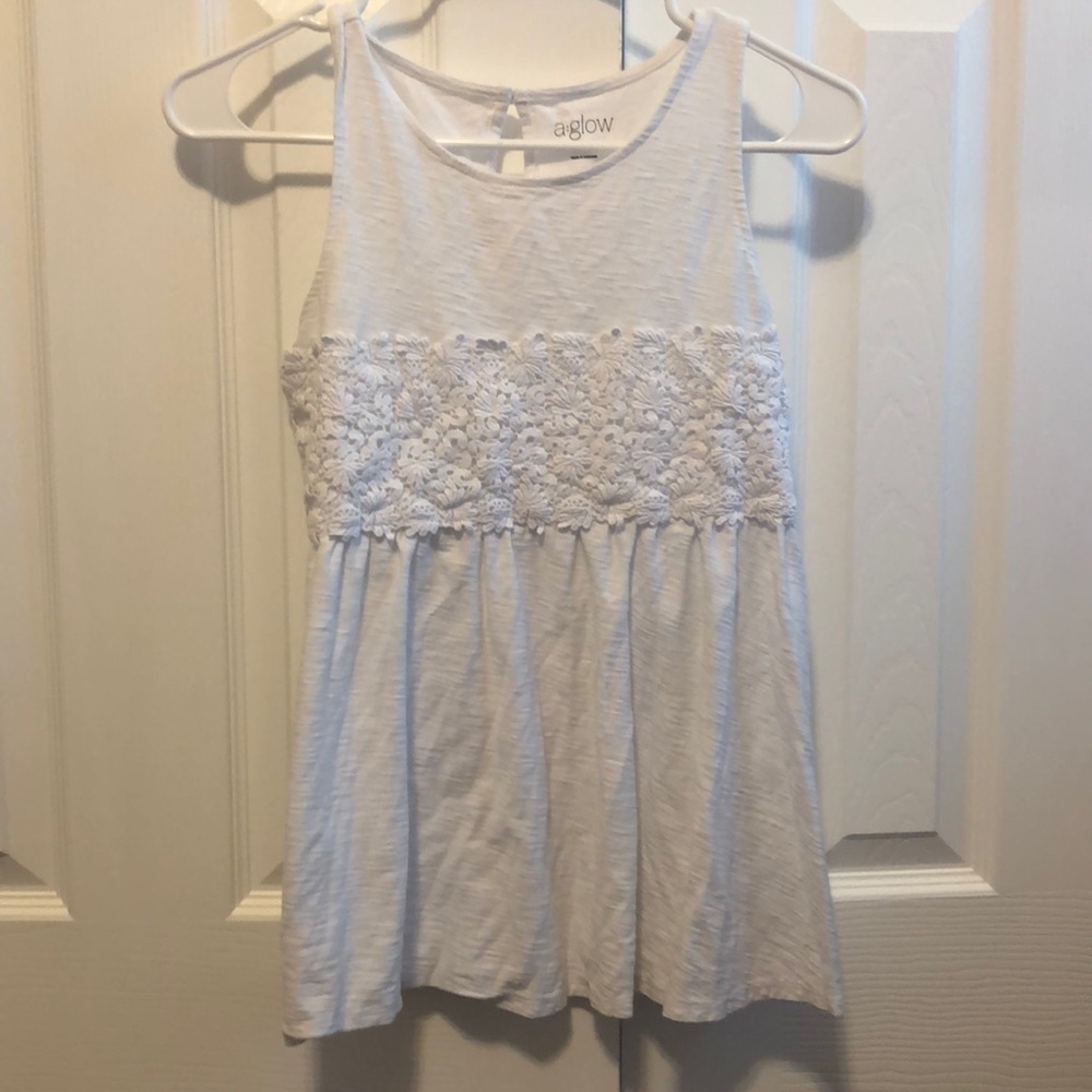 Flowy White tank top with lace on front